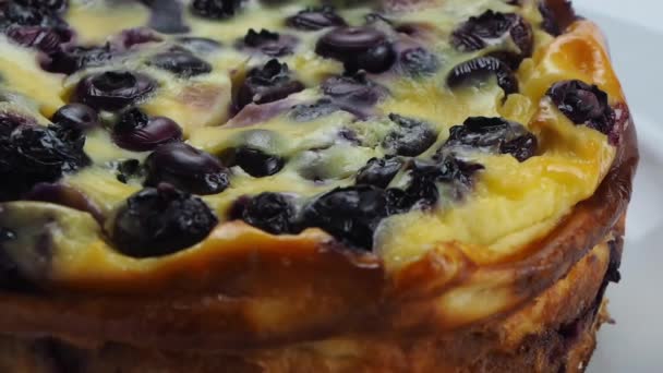 Widok Bliska Pyszne Domowe Jogurt Jagodowy Tort Ruchome — Wideo stockowe