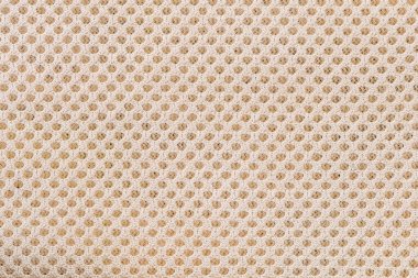 Üst görünüm, kahverengi örgü çamaşır poşeti arka planının yakın çekim dokusu. Çamaşır torbası makine yıkamada hassas kumaşı korumak için kullanılır..