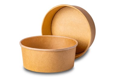 Boş çevre dostu tek kullanımlık kağıt kasenin yakın görüntüsü kırpma yolu ile beyaz arka planda izole edilmiş.