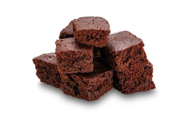 Beyaz arka planda, kırpma yolu ile izole edilmiş tatlı çıtır çikolatalı kek yığını..