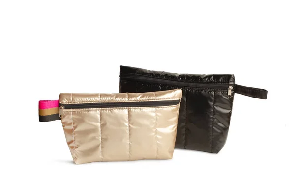 黒と茶色の光沢のある手バッグで白い背景にコピースペース — ストック写真