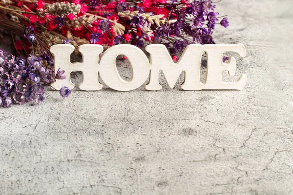 Home Sign Dry Colored Flowers Marble Background Copy Space — Stock Photo, Image