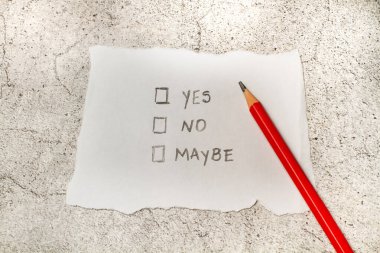 İçinde evet, hayır ve belki yazan bir kağıt parçası ve seçebileceğin boşluklar.
