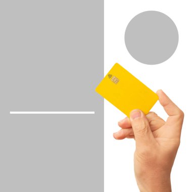 Beyaz ve gri arkaplan üzerinde düzenlenebilir bir pankarttan kredi kartı tutan bir adam.