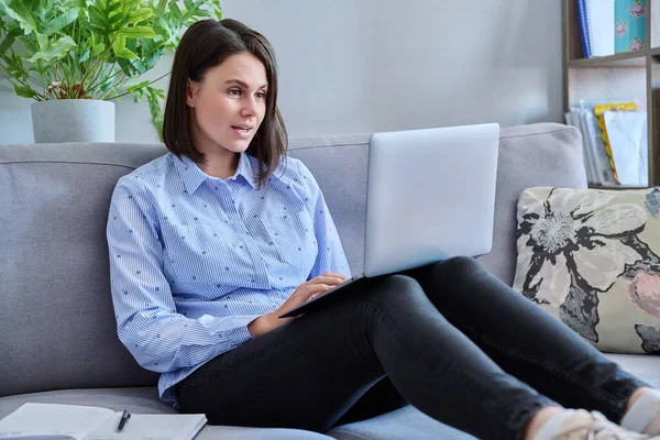 Young Business Woman Working Home Using Laptop Sitting Sofa Living — Stock Photo, Image