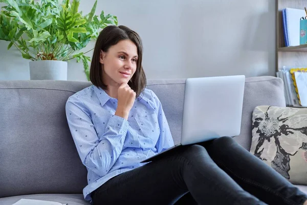 Young Business Woman Working Home Using Laptop Sitting Sofa Living — Stock Photo, Image