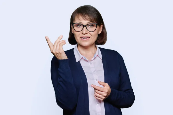 Middle Aged Business Woman Talking Gesturing Looking Webcam White Studio — Stock Photo, Image