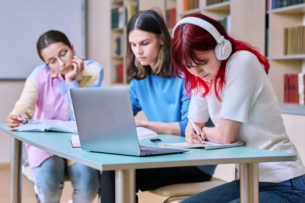 Group Teenage Students Study Desks Library Class Teen Students Writing — Fotografia de Stock