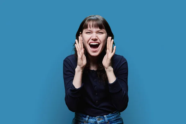 Aggressive Astonished Shocking Young Female Screaming Camera Face Hands Blue — Fotografia de Stock
