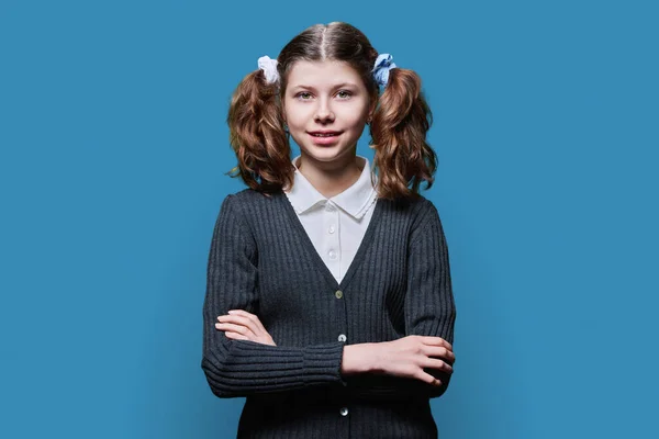 Portrait Smiling Child Schoolgirl Blue Studio Background Preteen Girl Looking — Foto Stock