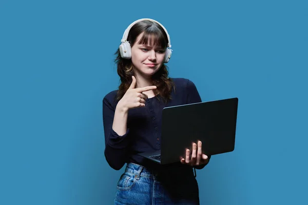 Displeased Confused Young Female Headphones Looking Laptop Screen Blue Studio — 图库照片