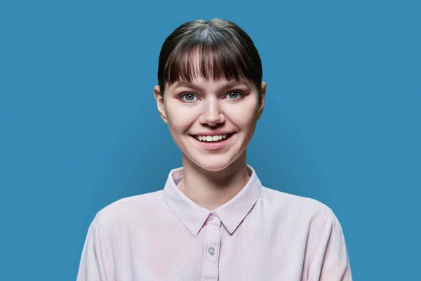 Headshot Portrait Young Smiling Female Looking Camera Blue Studio Background — 스톡 사진
