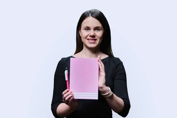 Young Woman Holding Business Pink Notepad White Studio Background Beauty — Stockfoto