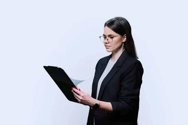 Portrait Young Business Woman Documents Business Papers Clipboard White Studio — Stock Photo, Image