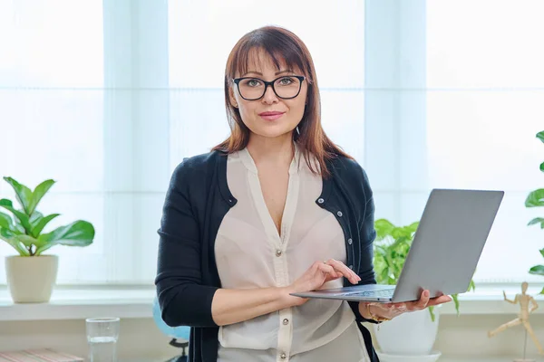 Portrait Middle Aged Woman Glasses Looking Camera Female Using Laptop — Stock Photo, Image