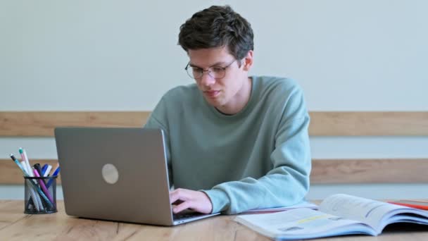 Young Guy College Student Sitting Desk Classroom Typing Laptop Books — Stock Video