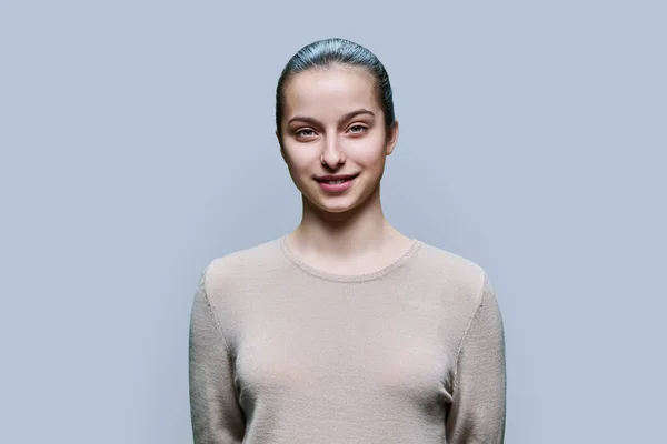Portret Van Tiener Meisje Jaar Oud Glimlachend Kijkend Naar Camera — Stockfoto