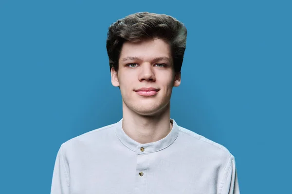 Snímek Hlavy Portrét Mladého Muže Věku Let Neformální Košili Modrém — Stock fotografie