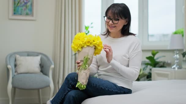 Middle Aged Attractive Smiling Woman Bouquet Yellow Flowers Looking Camera — Stock Video