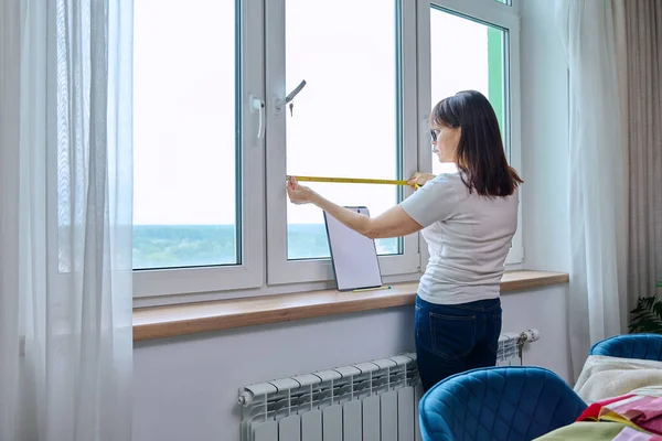 Woman Measuring Window Tape Measure Tailoring Service Tailoring Service Hanging — Stock Photo, Image