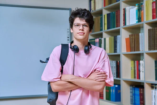 Porträt Eines Selbstbewussten Typen College Studenten Mit Rucksack Der Mit — Stockfoto