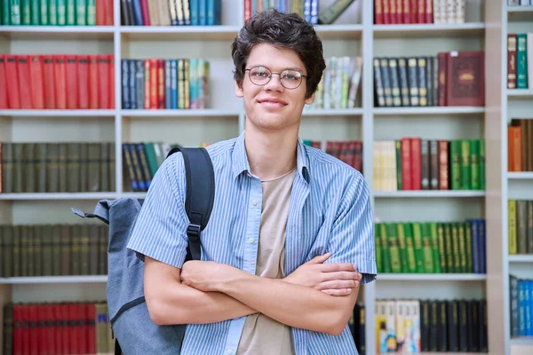 Porträt Eines Selbstbewussten Typen College Studenten Mit Rucksack Der Mit — Stockfoto