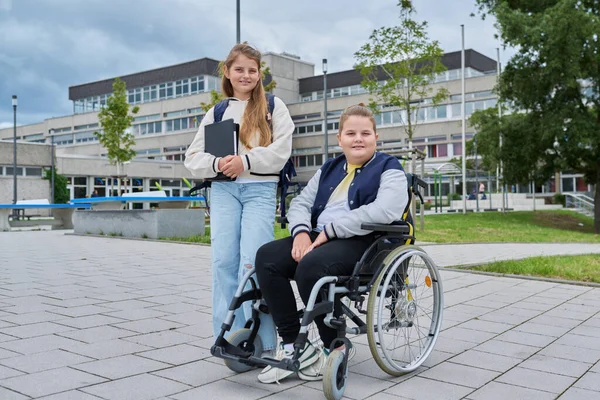 Porträt Von Klassenkameraden Freunde Jahre Alt Junge Rollstuhl Und Mädchen — Stockfoto