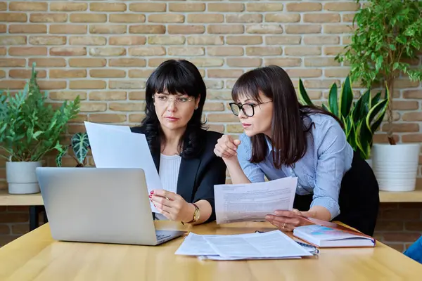 Two Mature Serious Confident Business Women Colleagues Working Together Office — Stock Photo, Image