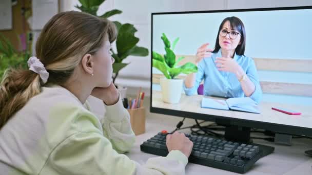 Voortienermeisje Met Online Videoconferentie Therapie Met Psycholoog Therapeut Counselor Geestelijke — Stockvideo
