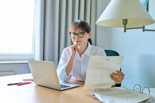 Mature Business Woman Working Desk Home Office Looking Camera Documents — Stock Photo, Image