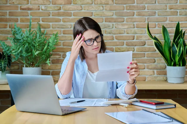 Serious Young Business Woman Reading Important Official Letter Sitting Desk — Stock Photo, Image