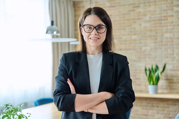 Portrait Smiling Business Confident Woman Crossed Arms Office Elegant Successful — Stock Photo, Image