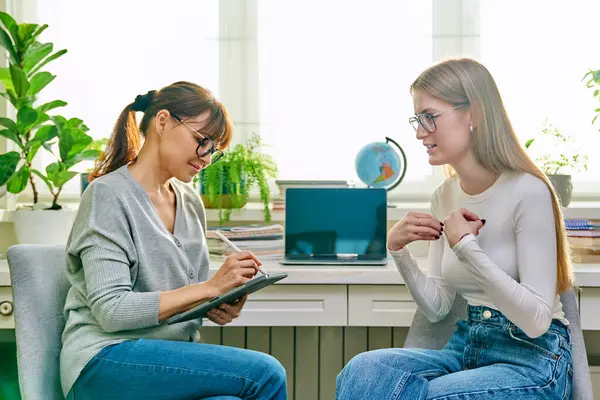 Young Teenage Girl High School Student Talking Psychologist Therapist Counsellor — Stock Photo, Image