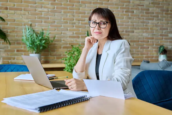 Middle Aged Confident Business Woman Office Worker Manager Looking Camera — Stock Photo, Image
