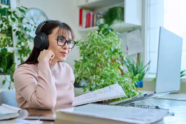 Middle Aged Woman Teacher Headphones Textbook Working Online Using Laptop — Stock Photo, Image