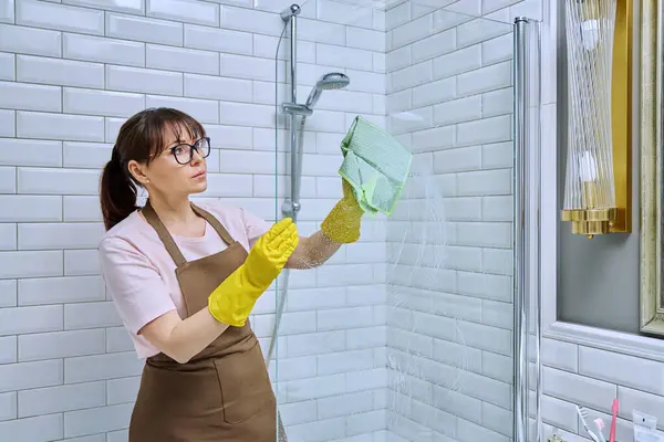 Middle Aged Woman Apron Gloves Cleaning Bathroom Professional Rag Detergent — Stock Photo, Image