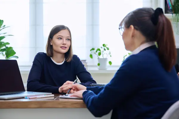 Young Woman Patient Meeting Session Female Psychologist Therapist Social Worker — Stock Photo, Image