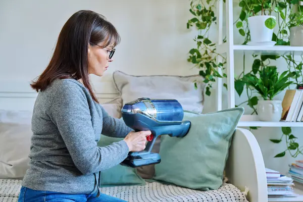 Middle Aged Woman Doing Vacuuming Vacuuming Pillows Couch Cleanliness Routine — Stock Photo, Image