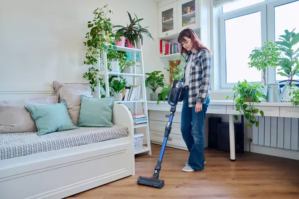 Young Teenage Female Doing Vacuuming Home Cleanliness Cleaning Hygiene Youth — Stock Photo, Image