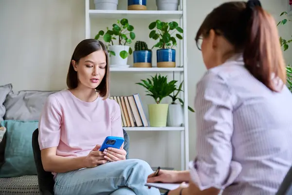Young Woman Patient Meeting Session Female Psychologist Therapist Social Worker — Stock Photo, Image