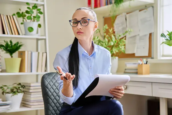 Portrait Confident Female Psychologist Clipboard Workplace Office Professional Mental Therapist — Stock Photo, Image