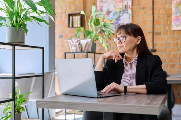 Middle Aged Business Confident Successful Serious Woman Working Remotely Table — Stock Photo, Image