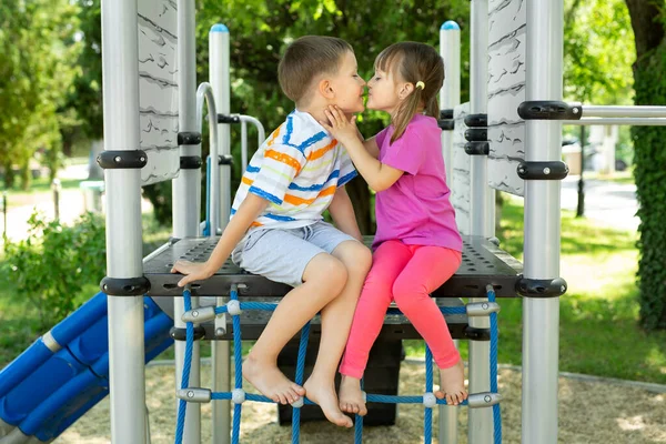 Children Play Outdoor Playground Childrens Love Boy Girl Kissing — Stock Photo, Image