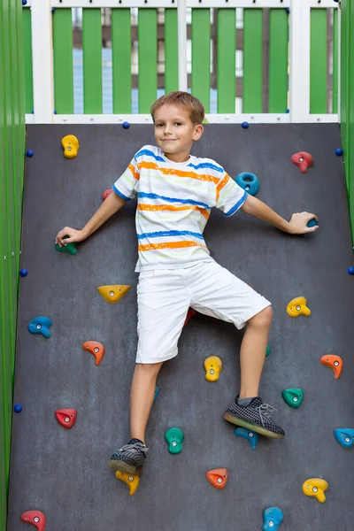 Little Boy Climbs Climbing Wall Modern Playground — Stock Photo, Image