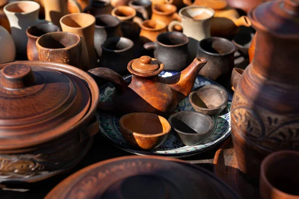 Lot Handmade Pottery Ceramic Clay Brown Kitchen Utensils Bowl Street — Stock Photo, Image