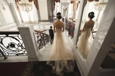 Düğün günü gelin ve damat ilk toplantısı