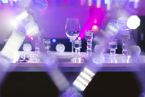 stock image Hanging glass and shiny beads are an element of the wedding decor