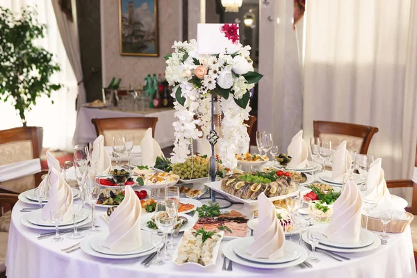 Servierte Hochzeitsbankette Mit Gerichten Restaurant — Stockfoto