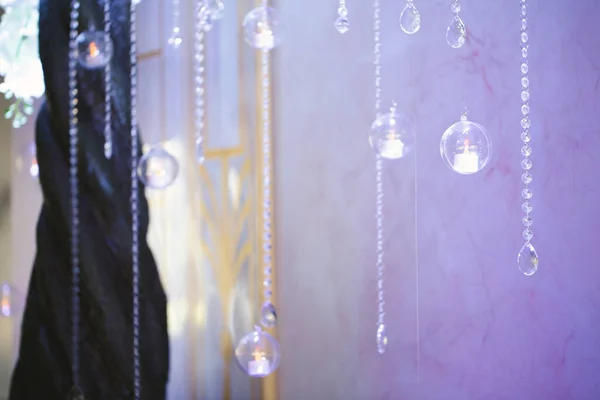 Висячие Стеклянные Блестящие Бусины Являются Элементом Свадебного Декора — стоковое фото