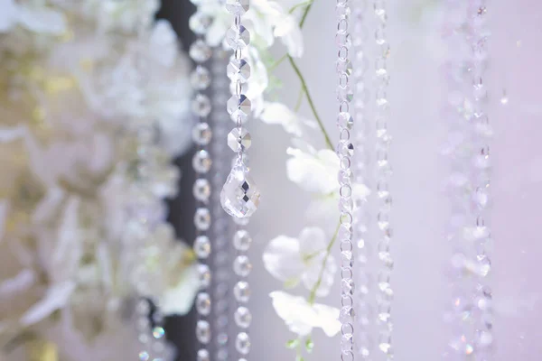 Details Van Huwelijksceremonie Gemaakt Van Verse Bloemen Sprankelende Kralen Delicate — Stockfoto